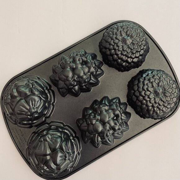 NORDIC WARE Floral Mini Cakes 6 Cup Molds NWT - Picture 8 of 10